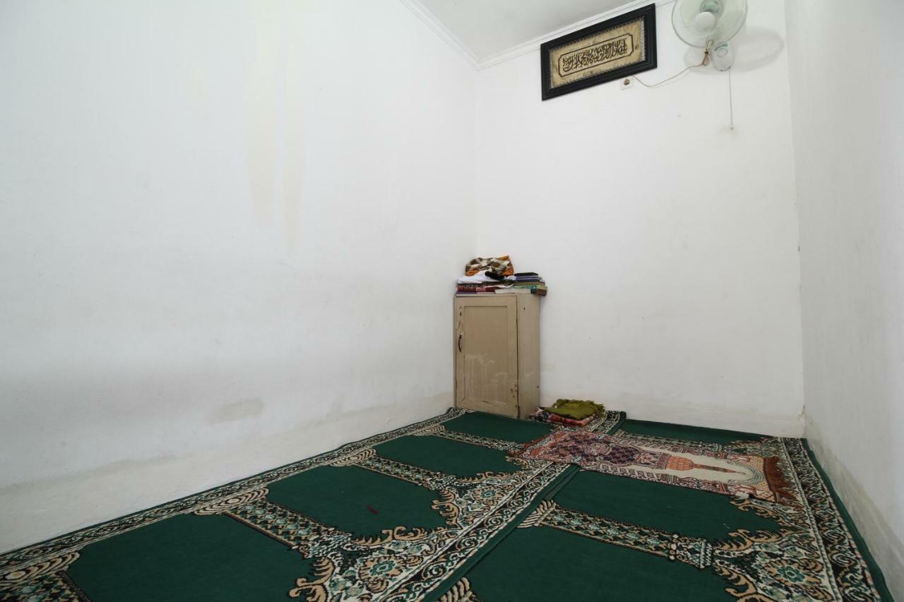 Hotel Airy Eco Syariah Cakung Penggilingan Raya 41 *